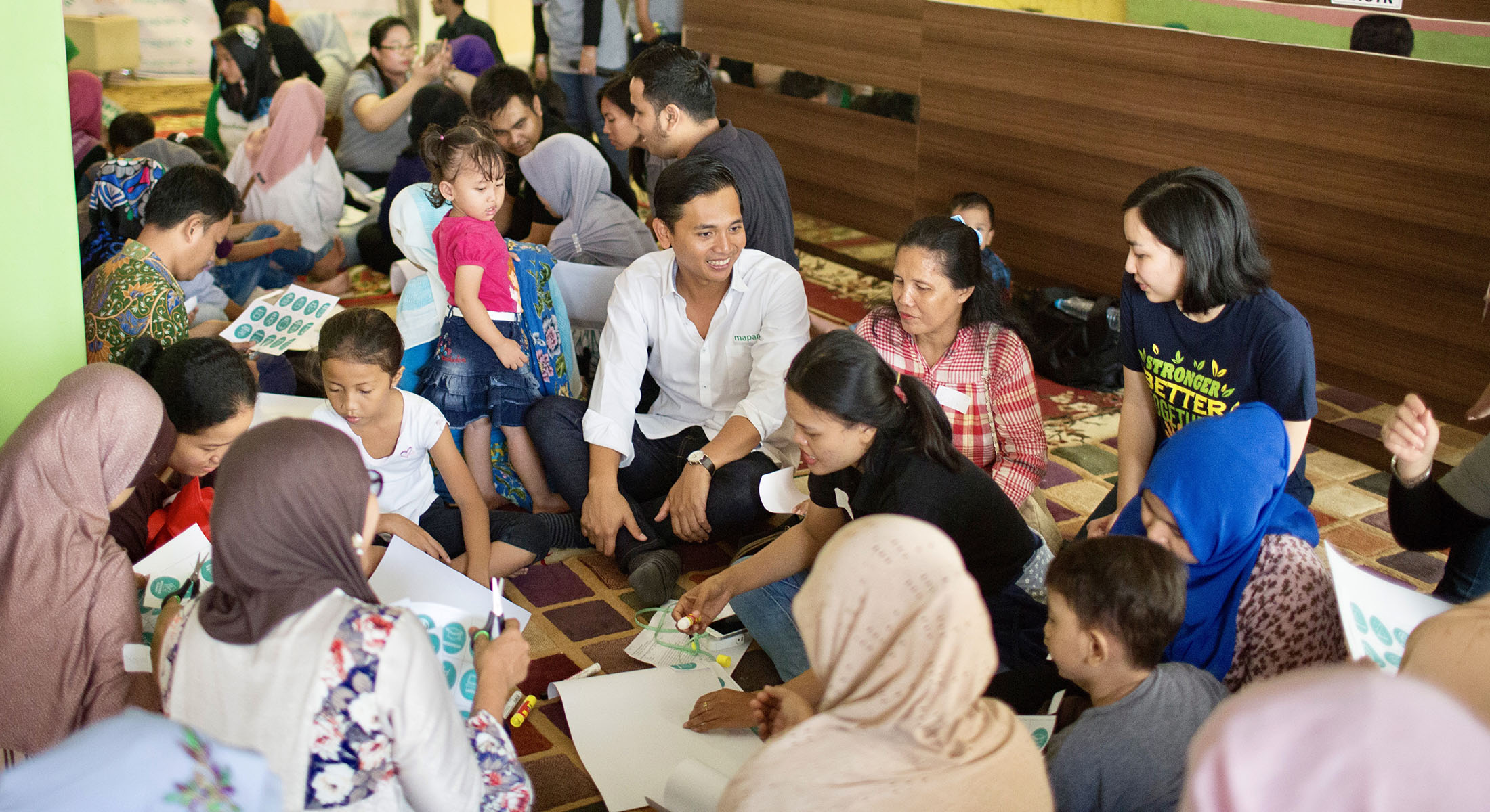 Aldi meets with community members using Mapan’s technology to make a living.